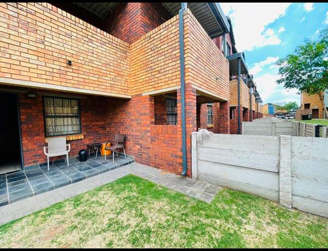 2 BEDROOM APARTMENT FOR SALE IN OLIFANTSVLEI